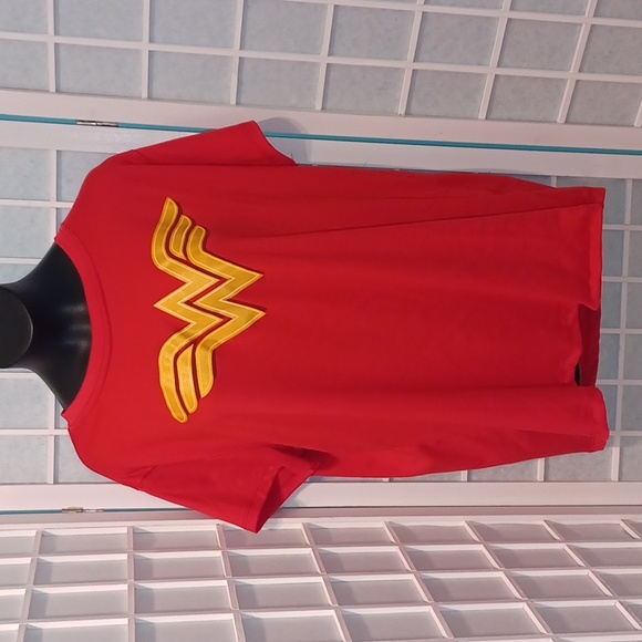DC Wonder Woman red t shirt 5864 - Picture 2 of 6